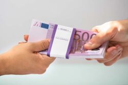 Geld lenen? Pas op met buitenlandse flitskredieten