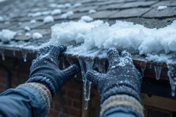 Sneeuw weg, vochtplek zichtbaar